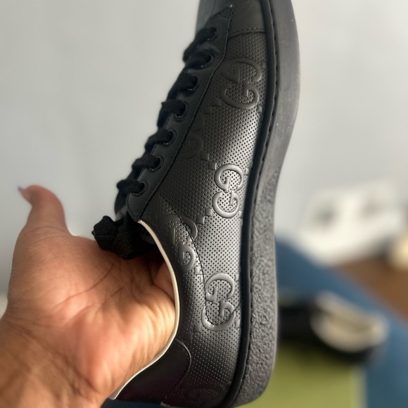 Authentic Men’s Gucci Sneaker - Picture 5 of 5